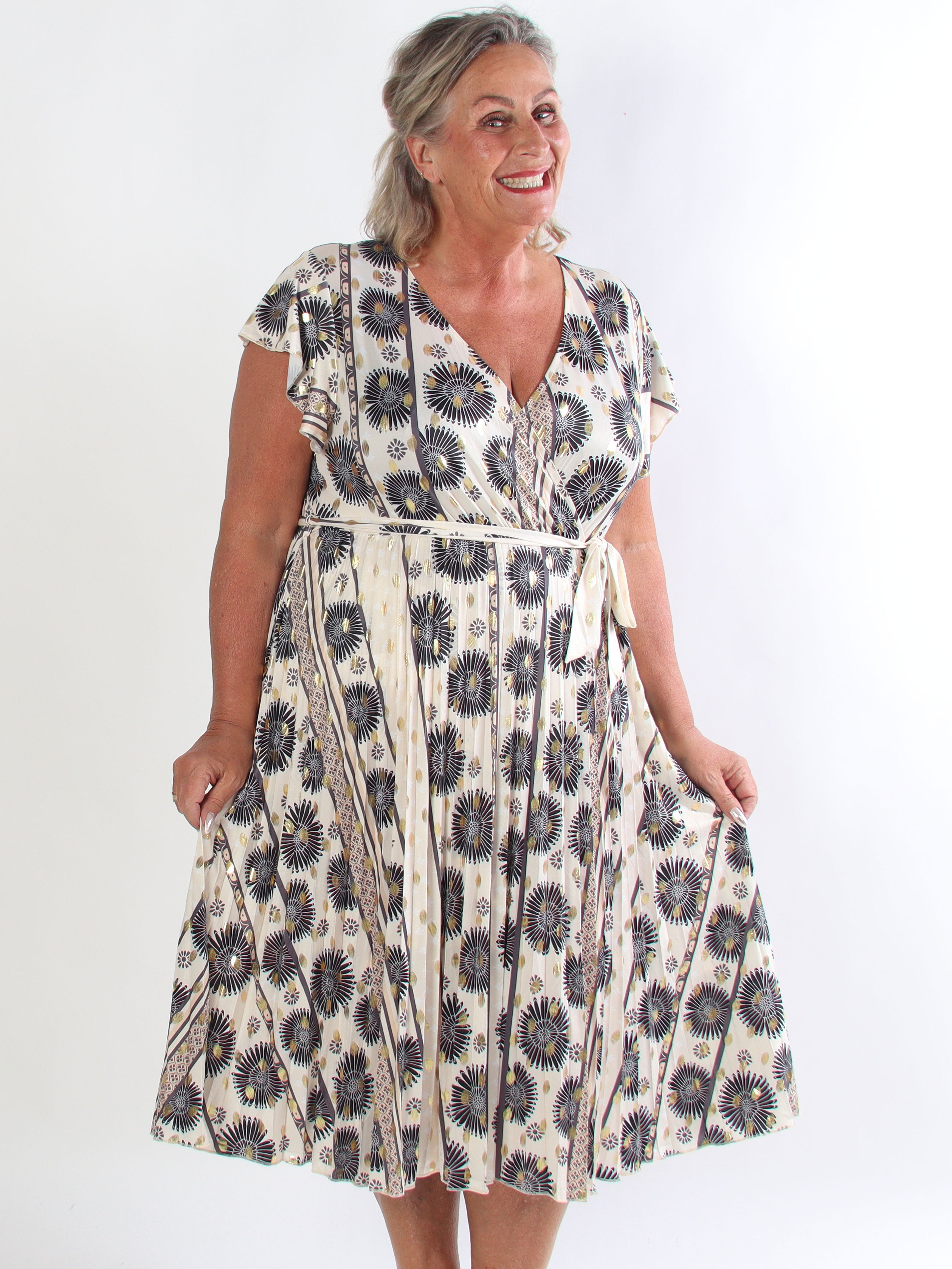 Toledo Sunburst - Plus size mønstret kjole i elastisk stof med plisseringer